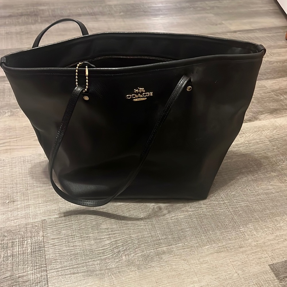 Coach Street Zip Tote in Black